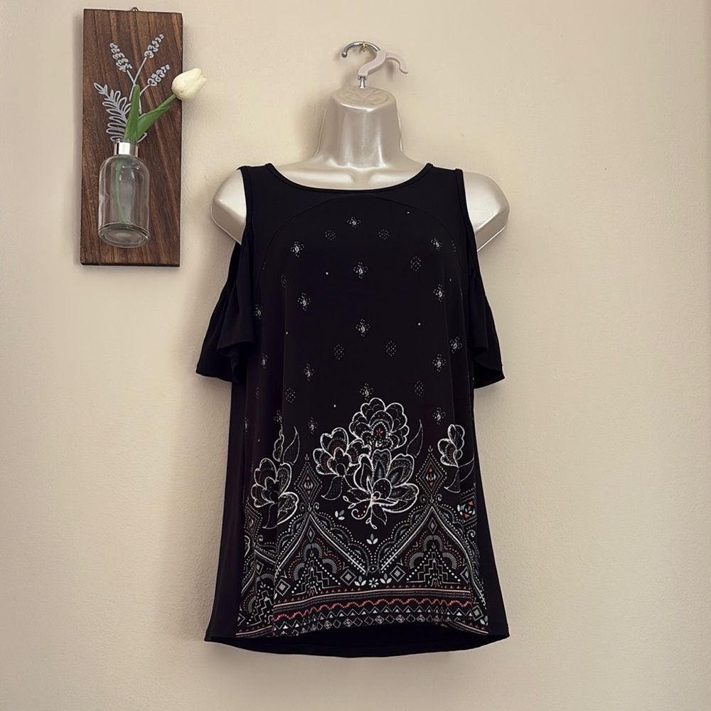 Black Cold Shoulder Blouse with Ruffled Graphic Design Size S